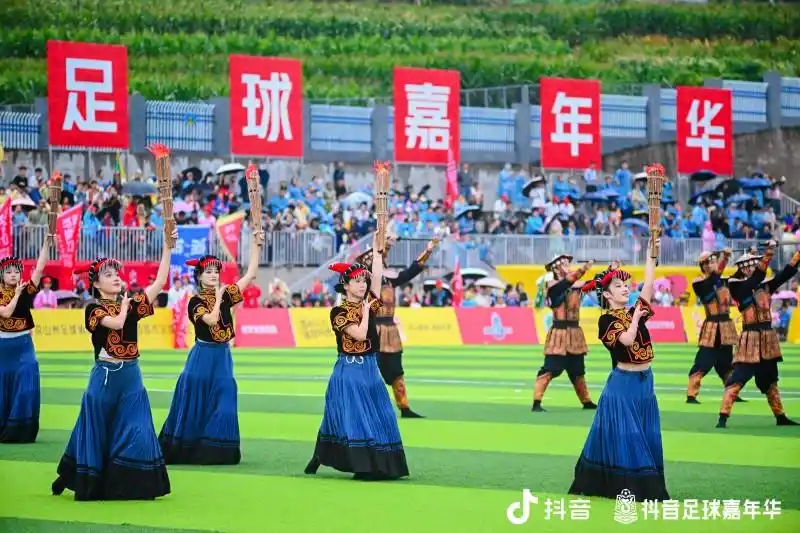 “抖音足球嘉年华”凉山站火热开赛，淘汰赛首战178万人在线观看