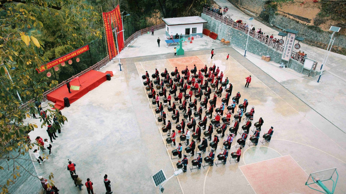 河池市融媒体中心｜铜鼓山歌+“村BA”，东兰这里新春太热闹！