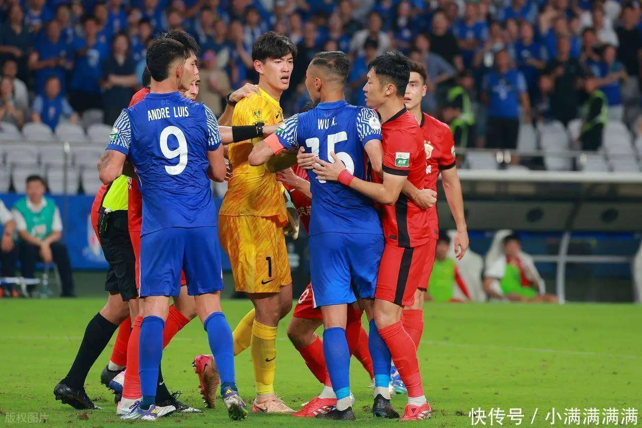 中超联赛：上海申花1-2惜败上海海港，背后原因呼之欲出！